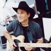 Il testo STILL HOLDIN' ON di CLINT BLACK è presente anche nell'album Nothin' but the taillights (1997)