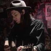 Il testo CLOCKS GO FORWARD di JAMES BAY è presente anche nell'album The dark of the morning (2014)