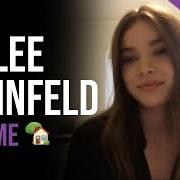 Il testo MAN UP di HAILEE STEINFELD è presente anche nell'album Half written story (2020)