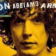 Il testo NON MI AVETE FATTO NIENTE (FEAT. FABRIZIO MORO) di ERMAL META è presente anche nell'album Non abbiamo armi (2018)