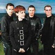 Il testo CARRY ON dei THE CRANBERRIES è presente anche nell'album Wake up and the smell the coffee (2001)