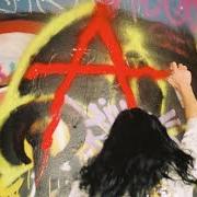 Il testo QUEEN OF THE WORLD di SIZZY ROCKET è presente anche nell'album Anarchy (2020)