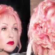 Il testo HARD CANDY CHRISTMAS di CYNDI LAUPER è presente anche nell'album Detour (2016)