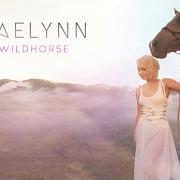 Il testo YOUR HEART di RAELYNN è presente anche nell'album Wildhorse (2017)