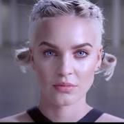 Il testo KARATE di ANNE-MARIE è presente anche nell'album Karate (2015)