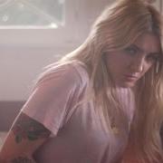 Il testo ISSUES di JULIA MICHAELS è presente anche nell'album Issues (2017)