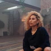 Il testo SLOWER di RAYE è presente anche nell'album Side tape (2018)