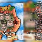 Il testo EL DE LOS OJOS TUMBADOS di LEGADO 7 è presente anche nell'album Pura lumbre (2018)