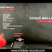 Il testo LOS HOMBRES GRISES TIENEN TRAJE NUEVO di COQUE MALLA è presente anche nell'album La hora de los gigantes (2009)