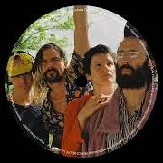 Il testo BORN FOR LOVING YOU dei BIG THIEF è presente anche nell'album Vampire empire (2023)