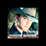 Il testo OFF THE BEATEN PATH di JUSTIN MOORE è presente anche nell'album Off the beaten path (2013)