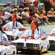 Il testo A GROWING BOY NEEDS HIS LUNCH dei DEAD KENNEDYS è presente anche nell'album Frankenchrist (1985)