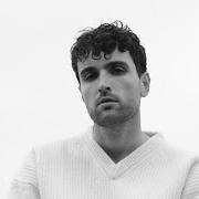 Il testo SLEEPING ON THE PHONE di DUNCAN LAURENCE è presente anche nell'album Small town boy (2020)