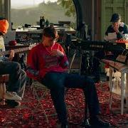 Il testo MILANOCOLLANE di TREDICI PIETRO è presente anche nell'album Non guardare giù (2025)