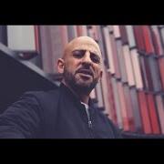 Il testo CRIBWALK AM RHEIN di CAPKEKZ è presente anche nell'album Capo di tutti capi (2017)