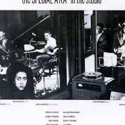 Il testo BREAK DOWN THE DOOR dei THE SPECIALS è presente anche nell'album In the studio (1984)