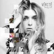 Il testo CONSTANT CRUSH di VÉRITÉ è presente anche nell'album Living (2016)