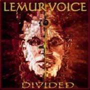 Il testo UNIVERSAL ROOTS di LEMUR VOICE è presente anche nell'album Divided (1999)