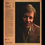 Il testo LET LOVE COME BETWEEN US di DELBERT MCCLINTON è presente anche nell'album Love rustler (1977)