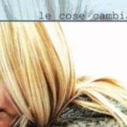 Il testo MANI CHIUSE dei DELTA V è presente anche nell'album Le cose cambiano (2004)