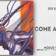 Il testo UNDER THE MOON di 070 SHAKE è presente anche nell'album Modus vivendi (2020)