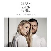 Il testo DU BIST (CALYRE REMIX) di GLASPERLENSPIEL è presente anche nell'album Licht & schatten (2018)