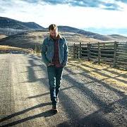 Il testo STRANGER TO MYSELF di DIERKS BENTLEY è presente anche nell'album The mountain (2018)