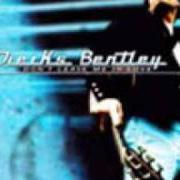 Il testo DON'T LEAVE ME IN LOVE di DIERKS BENTLEY è presente anche nell'album Don't leave me in love (2001)
