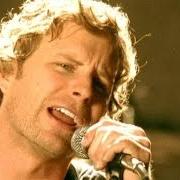 Il testo I WANNA MAKE YOU CLOSE YOUR EYES di DIERKS BENTLEY è presente anche nell'album Feel that fire (2009)