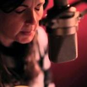 Il testo LOVE CAN PUT IT BACK TOGETHER di LORI MCKENNA è presente anche nell'album Massachusetts (2013)