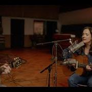 Il testo THE TUNNEL di LORI MCKENNA è presente anche nell'album 1988 (2023)