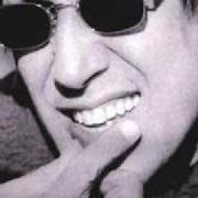 Il testo SI E' SPENTO IL SOLE di ADRIANO CELENTANO è presente anche nell'album Le volte che celentano e' stato 1 (2003)