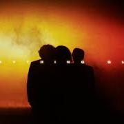 Il testo PHOTOGRAPHS di CANNONS è presente anche nell'album Everything glows (2026)