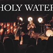 Il testo DON'T TREAD ON ME di WE THE KINGDOM è presente anche nell'album Holy water (2020)