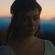 Il testo ALIVE AND DYING (WAVING, SMILING) di ANGEL OLSEN è presente anche nell'album Song of the lark and other far memories (2021)