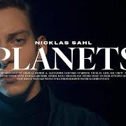 Il testo DEVIL ON YOUR SHOULDER di NICKLAS SAHL è presente anche nell'album Planets (2018)