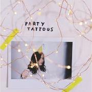 Il testo PARTY TATTOOS di DODIE è presente anche nell'album Party tattoos (2018)