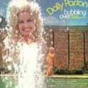 Il testo SOMETIMES AND OLD MEMORY GETS IN MY EYE di DOLLY PARTON è presente anche nell'album Bubbling over (1973)