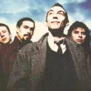 Il testo LE CIMÉTIÈRE DES ÉLÉGANTS di AFFAIRE LOUIS TRIO è presente anche nell'album L'homme aux milles vies (1995)