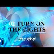 Il testo TURN ON THE LIGHTS di JULIE BERGAN è presente anche nell'album Turn on the lights (2018)