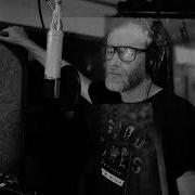 Il testo TAKE ME OUT OF TOWN di MATT BERNINGER è presente anche nell'album Serpentine prison (2020)