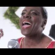 Il testo WORLD OF LOVE di SHARON JONES & THE DAP-KINGS è presente anche nell'album It's a holiday soul party (2015)