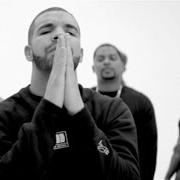 Il testo BONUS 3 di DRAKE è presente anche nell'album Its our month - mixtape (2012)