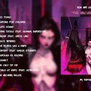 Il testo SHE MOVES LIKE A KNIFE di PERTURBATOR è presente anche nell'album The uncanny valley (2016)