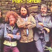 Il testo QUEEN OF THE FAIR, THE TONGS BY THE FIRE dei THE DUBLINERS è presente anche nell'album Plain and simple (1973)