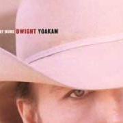 Il testo TRAVELER'S LANTERN di DWIGHT YOAKAM è presente anche nell'album A long way home (2010)