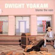 Il testo SHE'LL REMEMBER di DWIGHT YOAKAM è presente anche nell'album Blame the vain (2005)