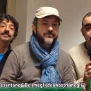 Il testo UOMINI COL BORSELLO di ELIO E LE STORIE TESE è presente anche nell'album Dei megli dei nostri megli (2014)