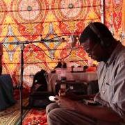 Il testo TENIDAGH HEGH DJEREDJERE di TINARIWEN è presente anche nell'album Tassili (2011)