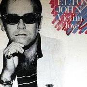 Il testo SPOTLIGHT di ELTON JOHN è presente anche nell'album Victim of love (1979)